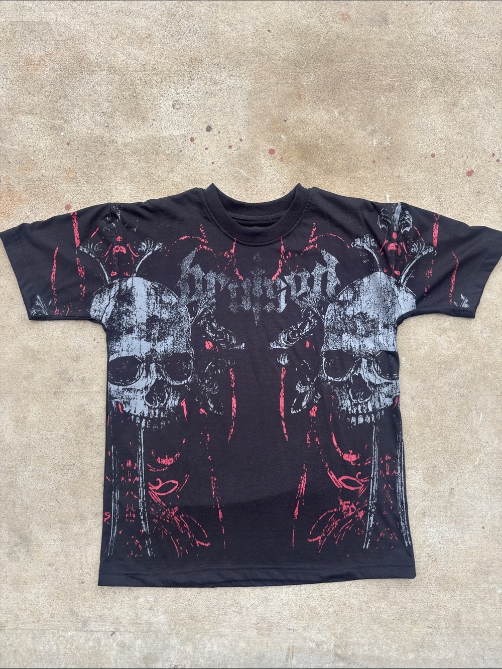 Bruised mens shirt Size Large with skull graphic